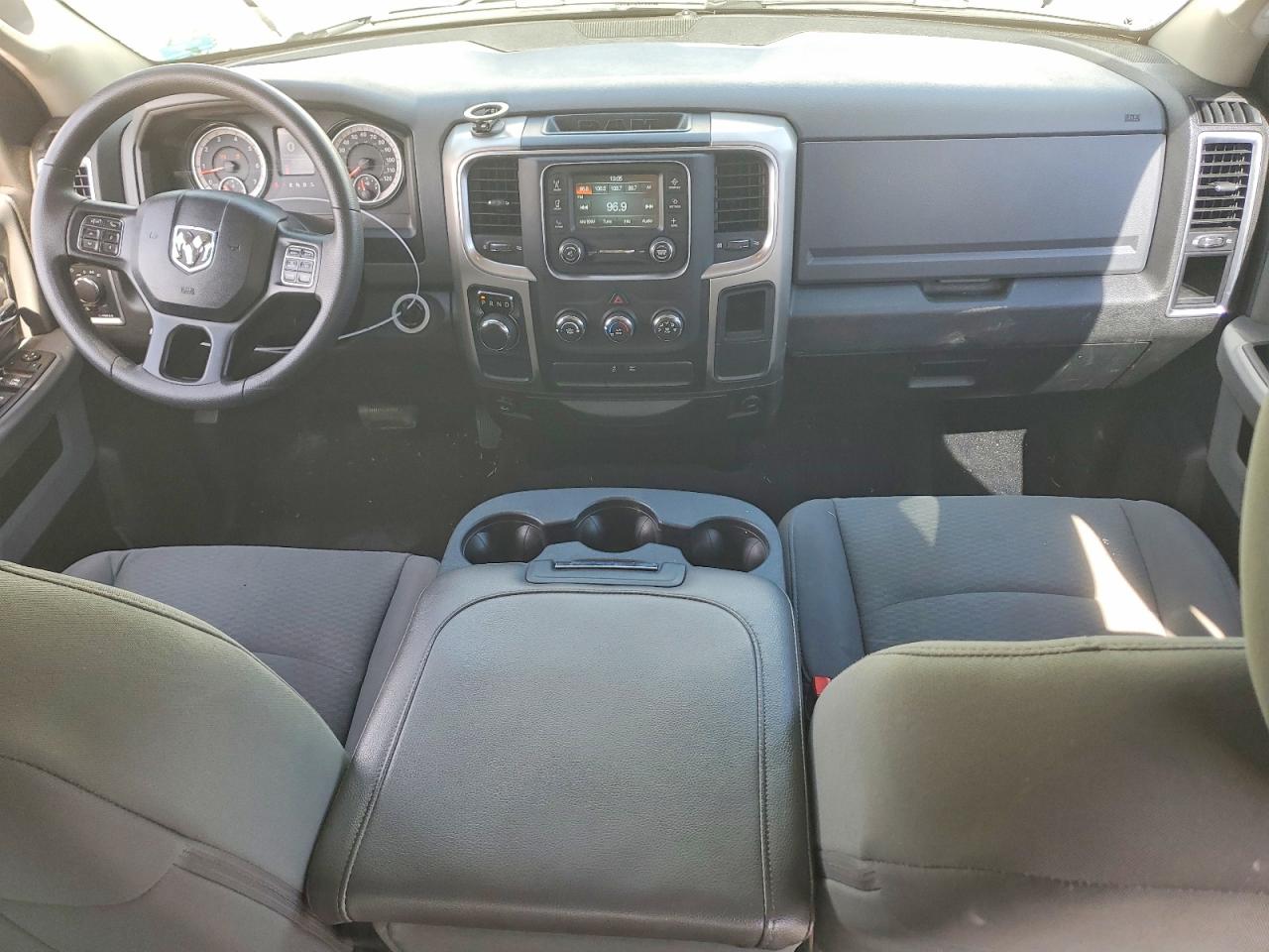 2019 RAM 1500 CLASSIC SLT photo 22