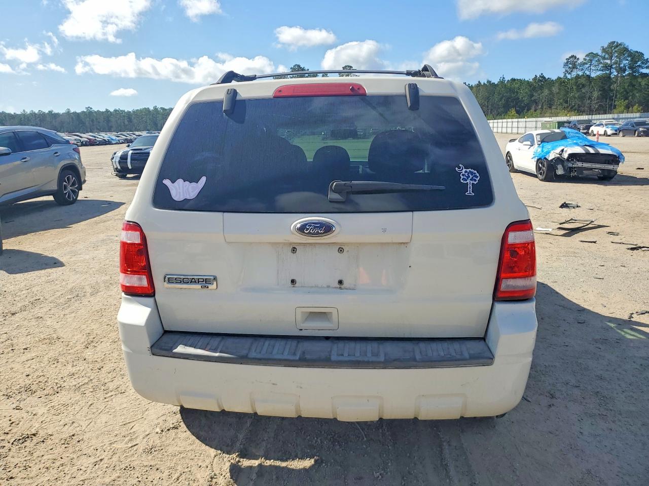 2010 FORD ESCAPE XLT photo 6