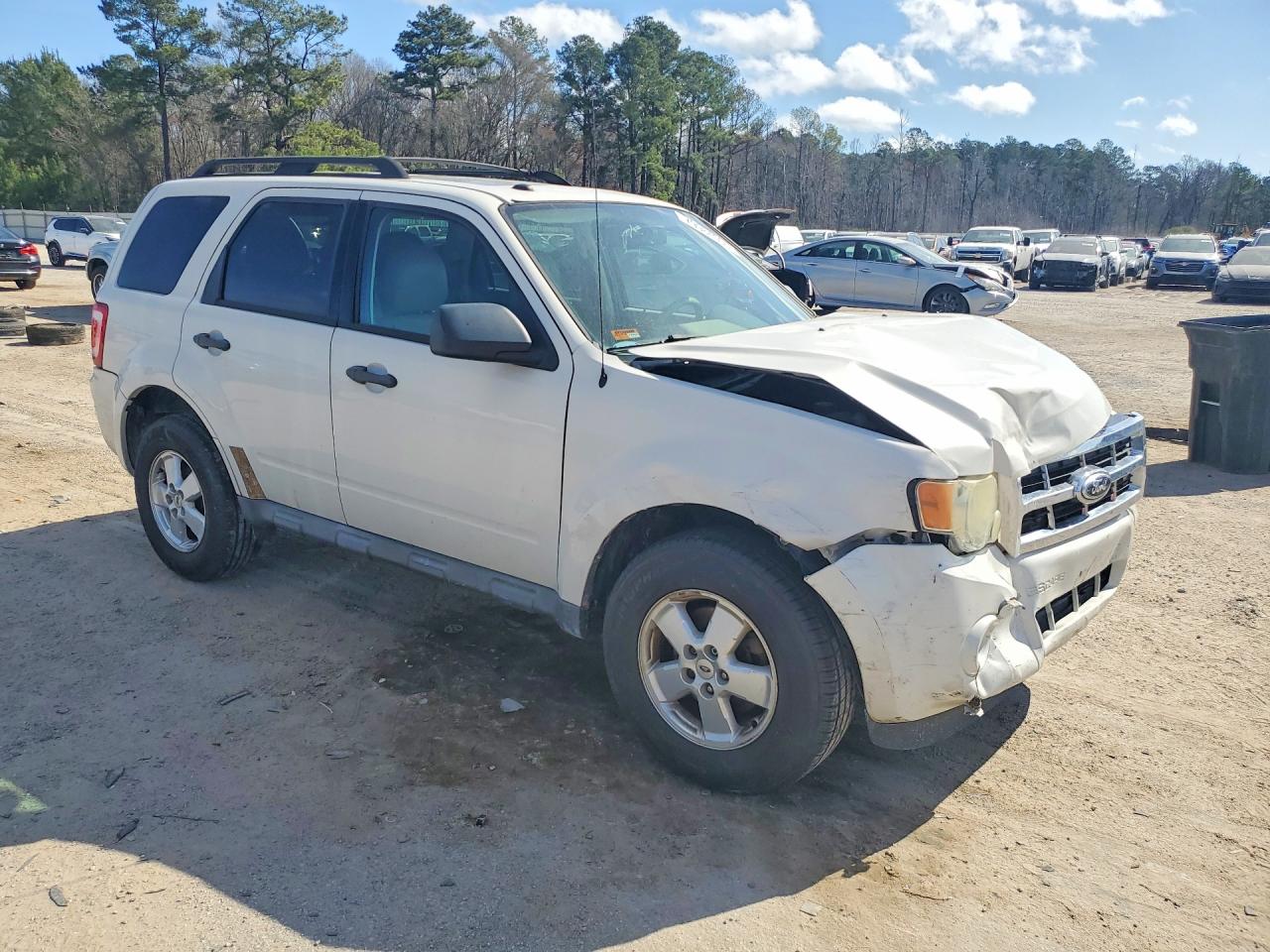 2010 FORD ESCAPE XLT photo 4