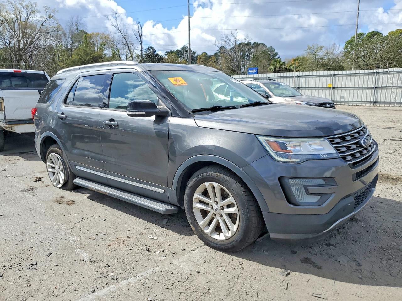 2017 FORD EXPLORER XLT photo 7