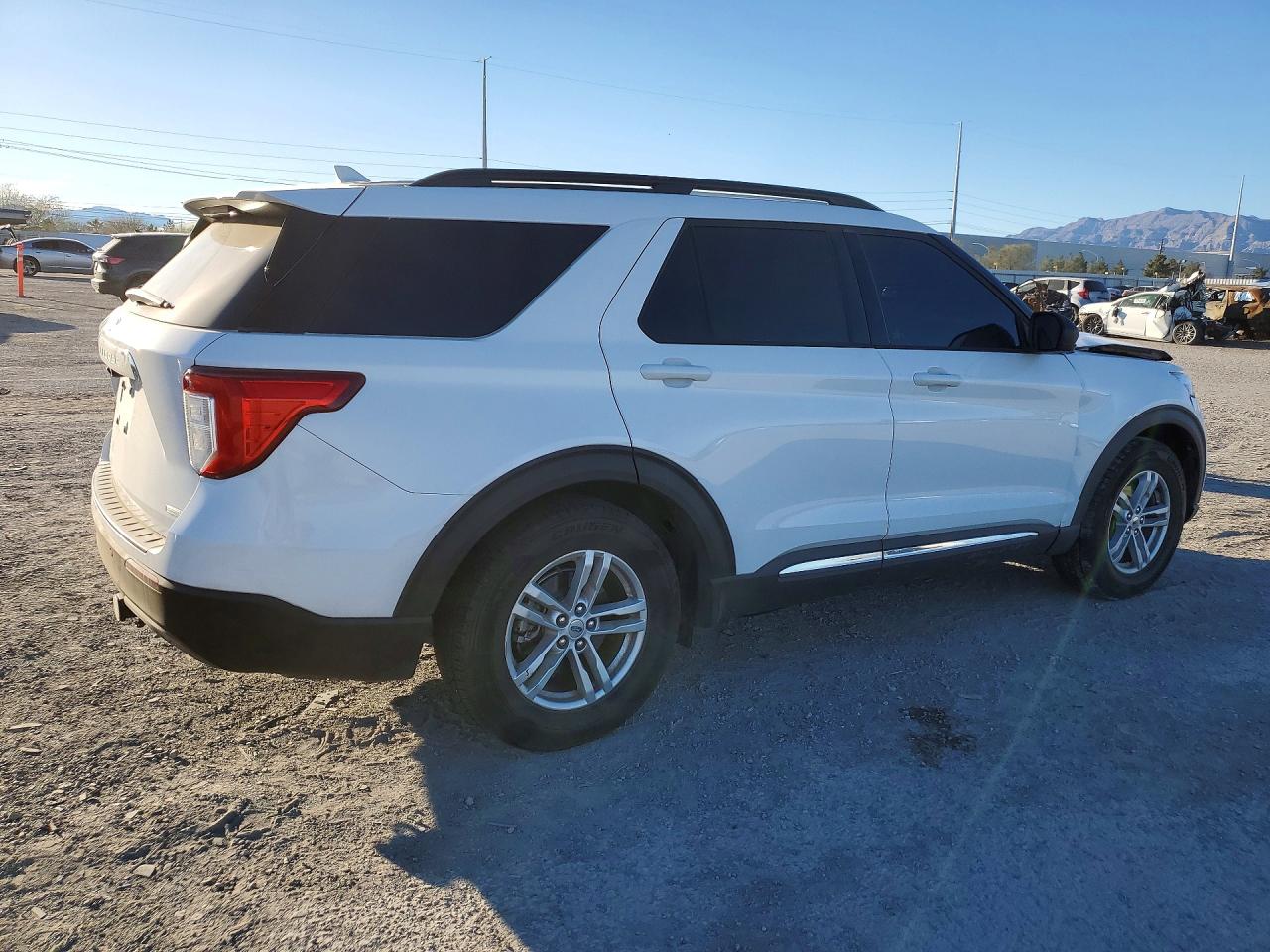 2020 FORD EXPLORER XLT photo 3