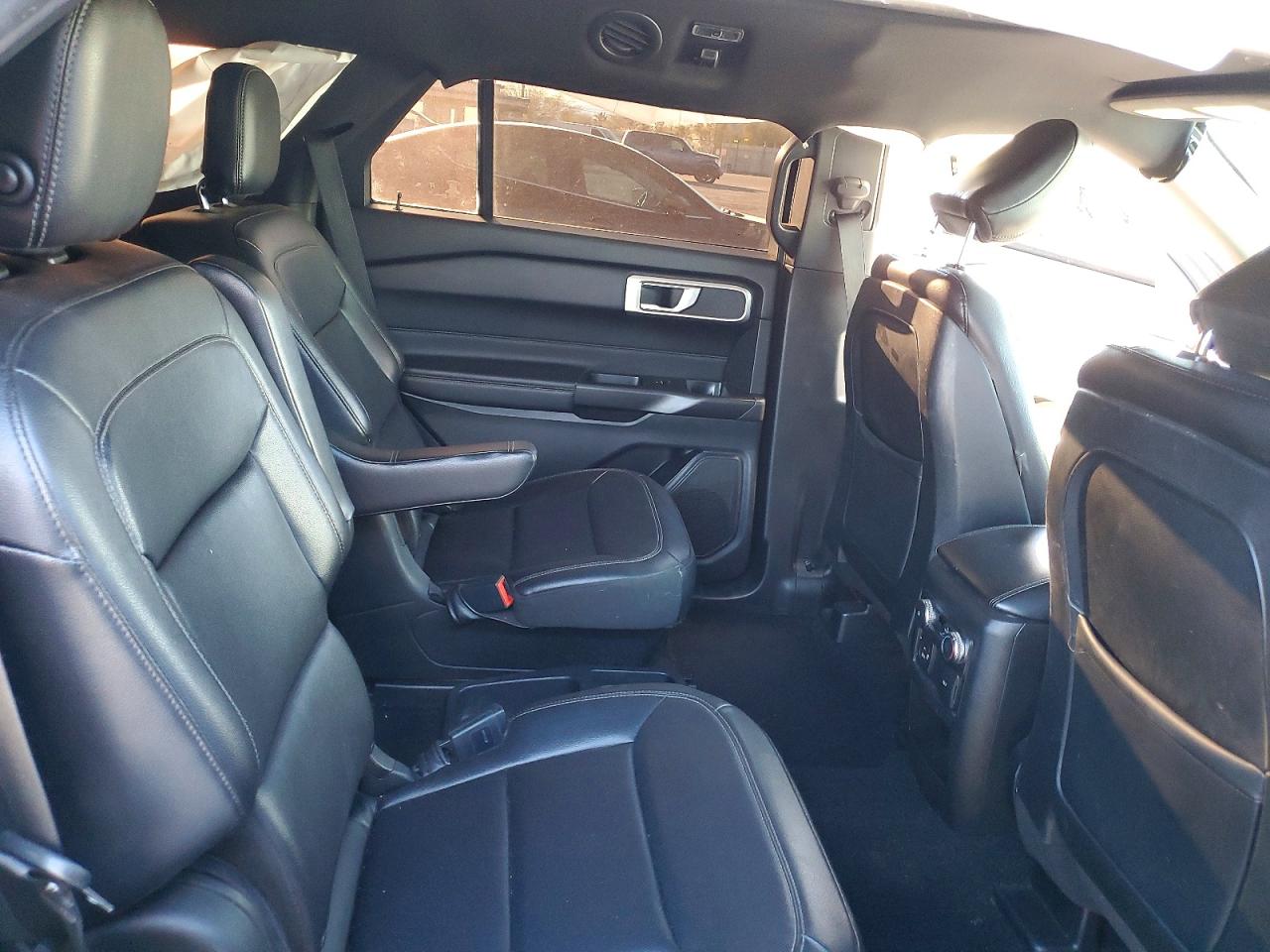 2020 FORD EXPLORER XLT photo 11