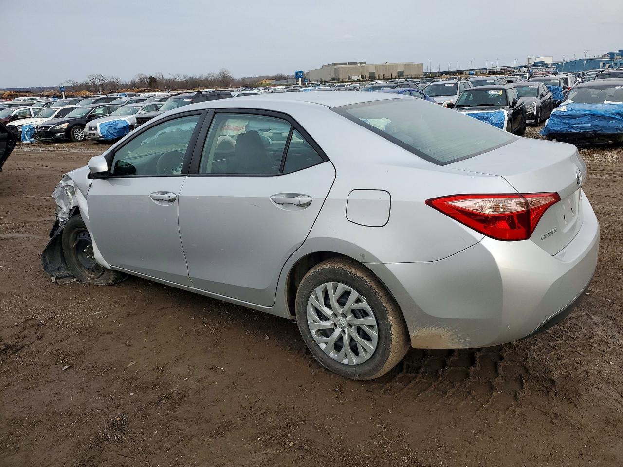 2018 TOYOTA COROLLA LE photo 2