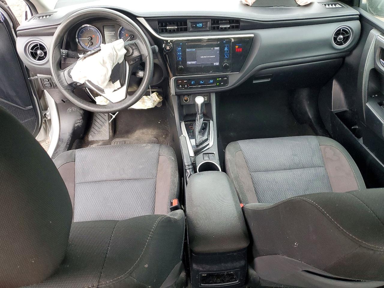 2018 TOYOTA COROLLA LE photo 8