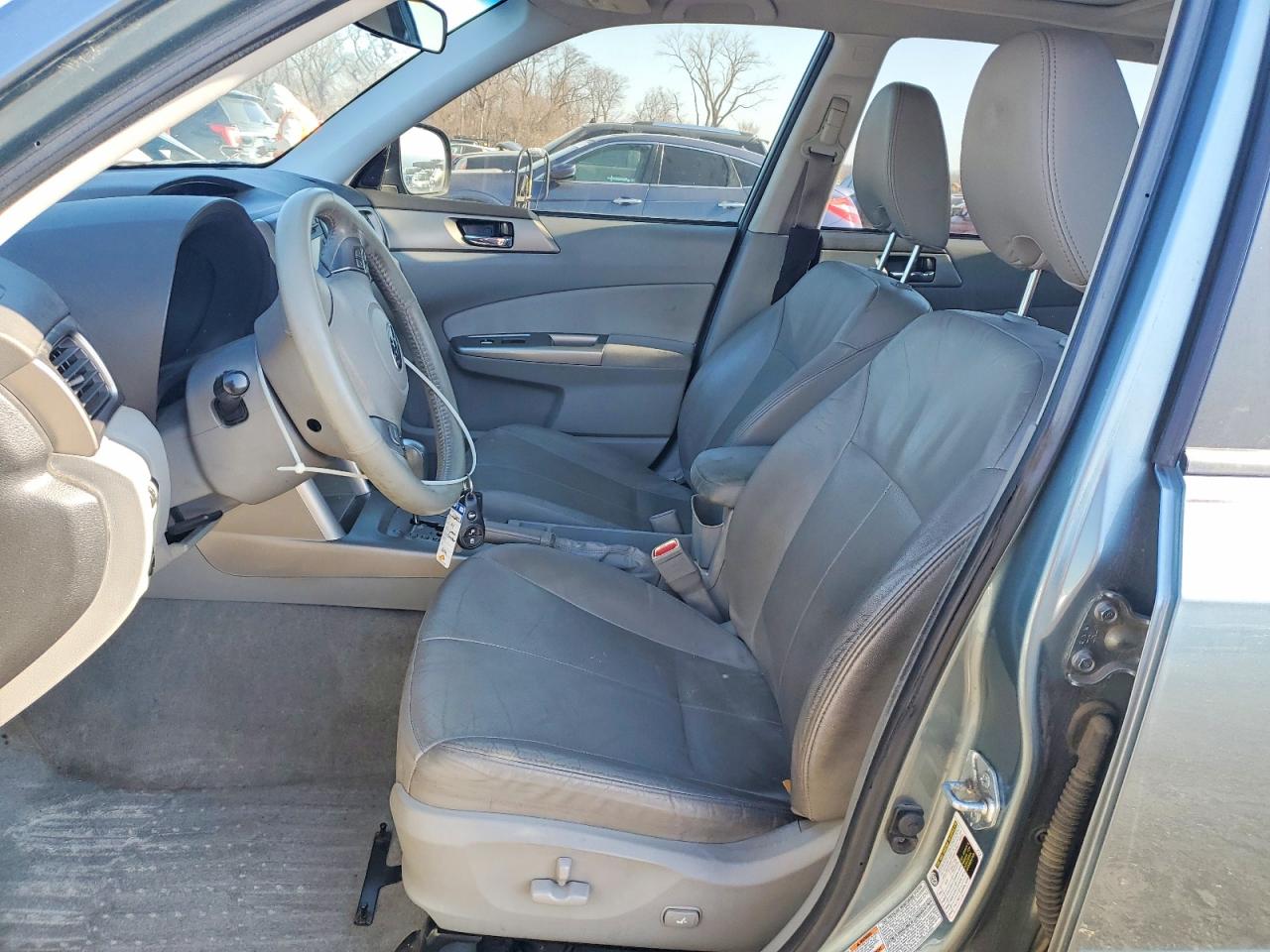 2009 SUBARU FORESTER photo 13