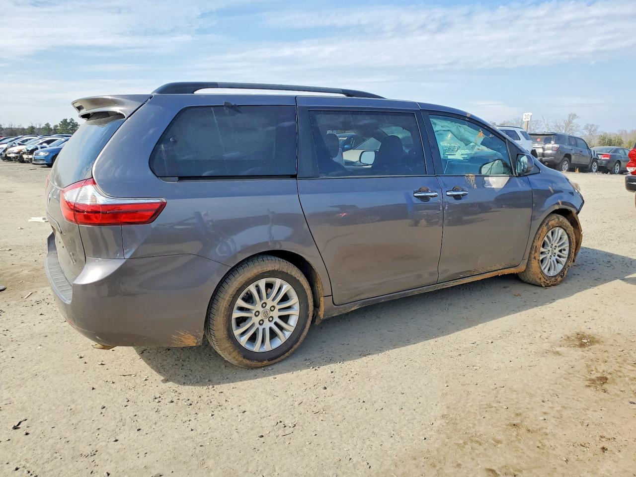 2015 TOYOTA SIENNA XLE PREMIUM 8-PASSENGER photo 7