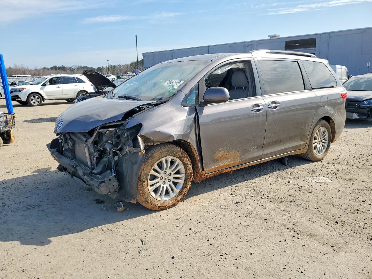 2015 TOYOTA SIENNA