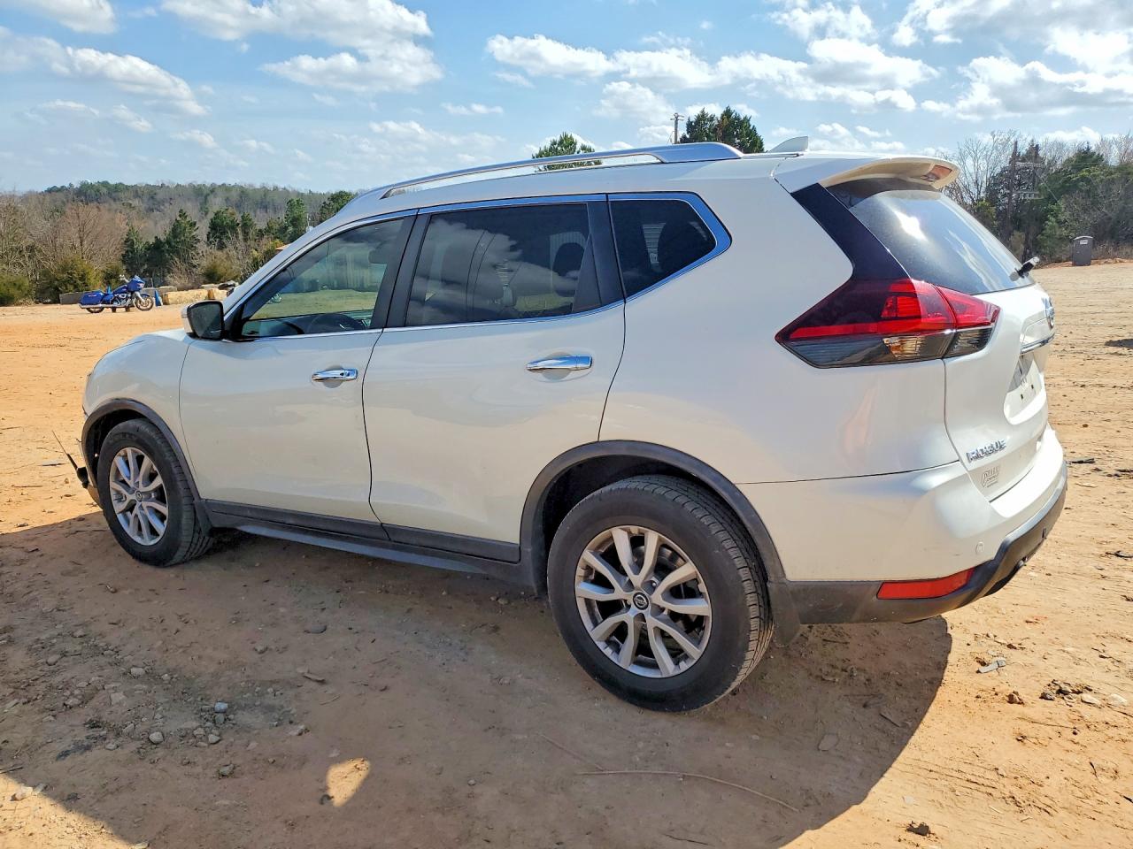 2019 NISSAN ROGUE SV photo 3