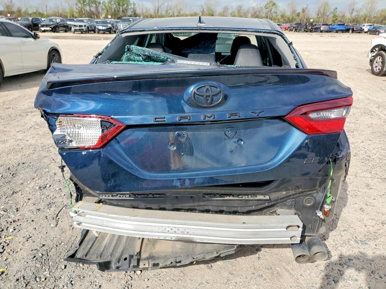 2021 TOYOTA CAMRY SE photo 6