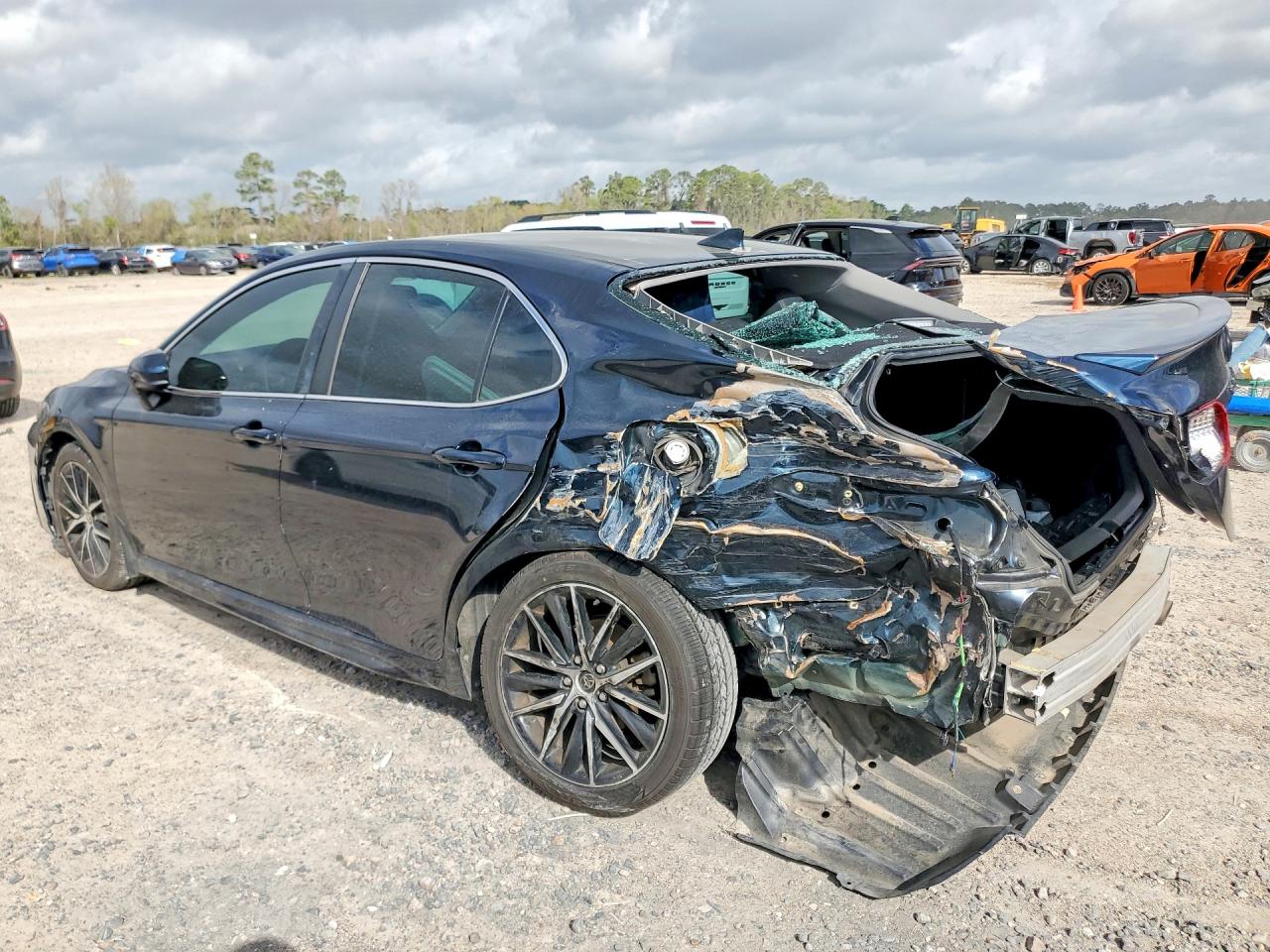2021 TOYOTA CAMRY SE photo 2