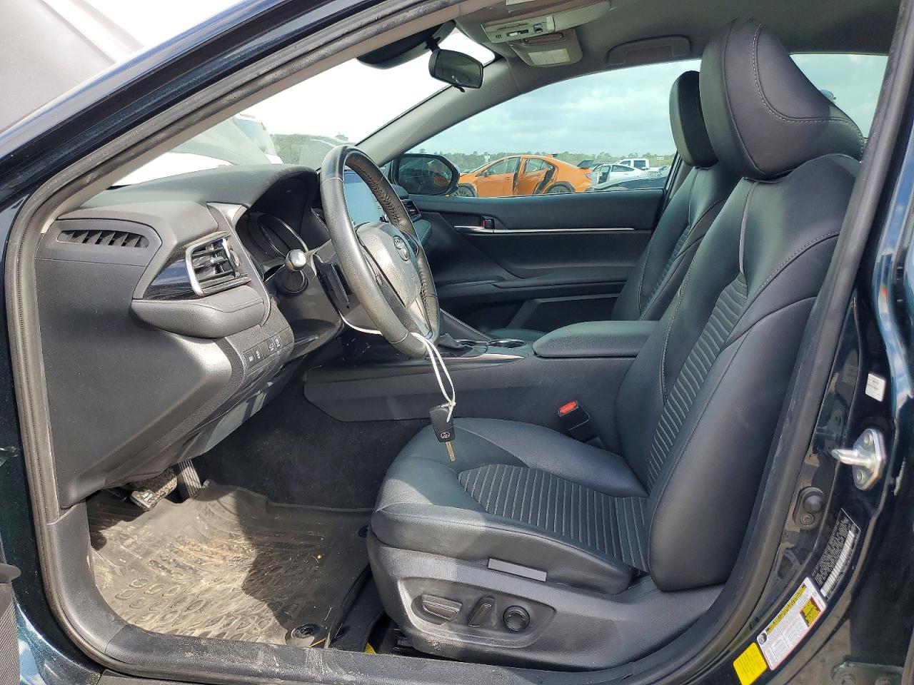 2021 TOYOTA CAMRY SE photo 7