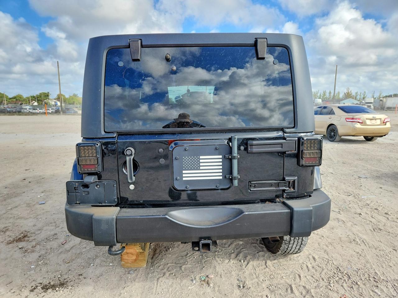 2013 JEEP WRANGLER UNLIMITED SAHARA photo 6