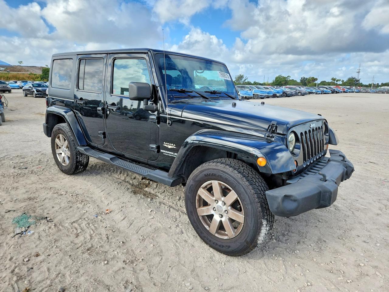 2013 JEEP WRANGLER UNLIMITED SAHARA photo 4