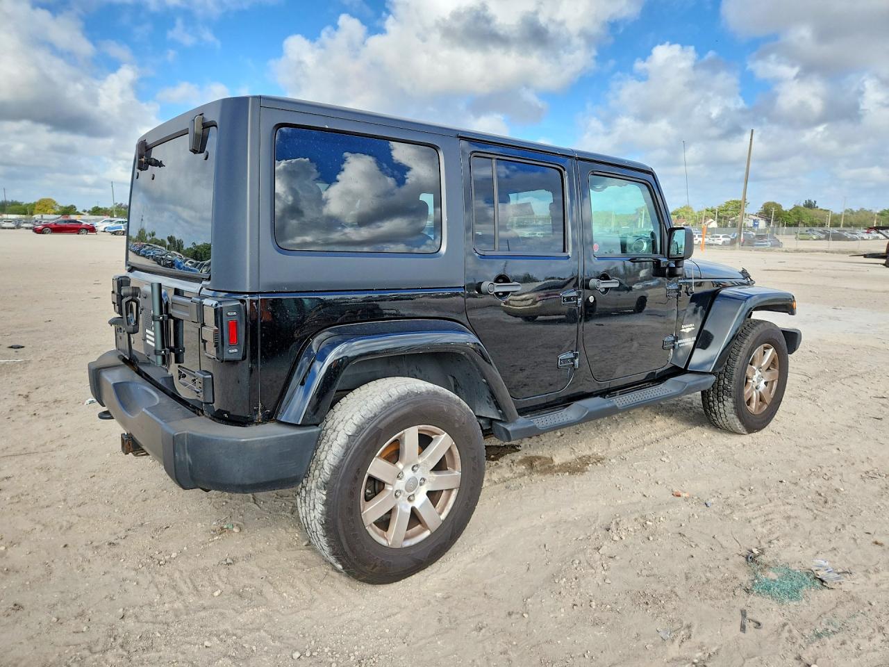 2013 JEEP WRANGLER UNLIMITED SAHARA photo 3
