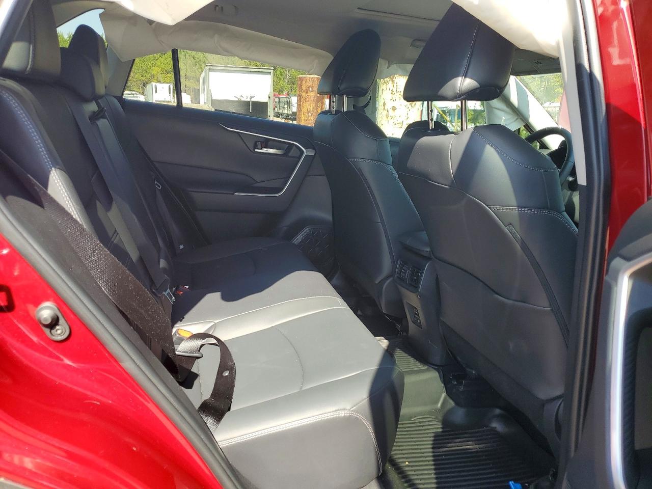 2024 TOYOTA RAV4 XLE PREMIUM photo 10