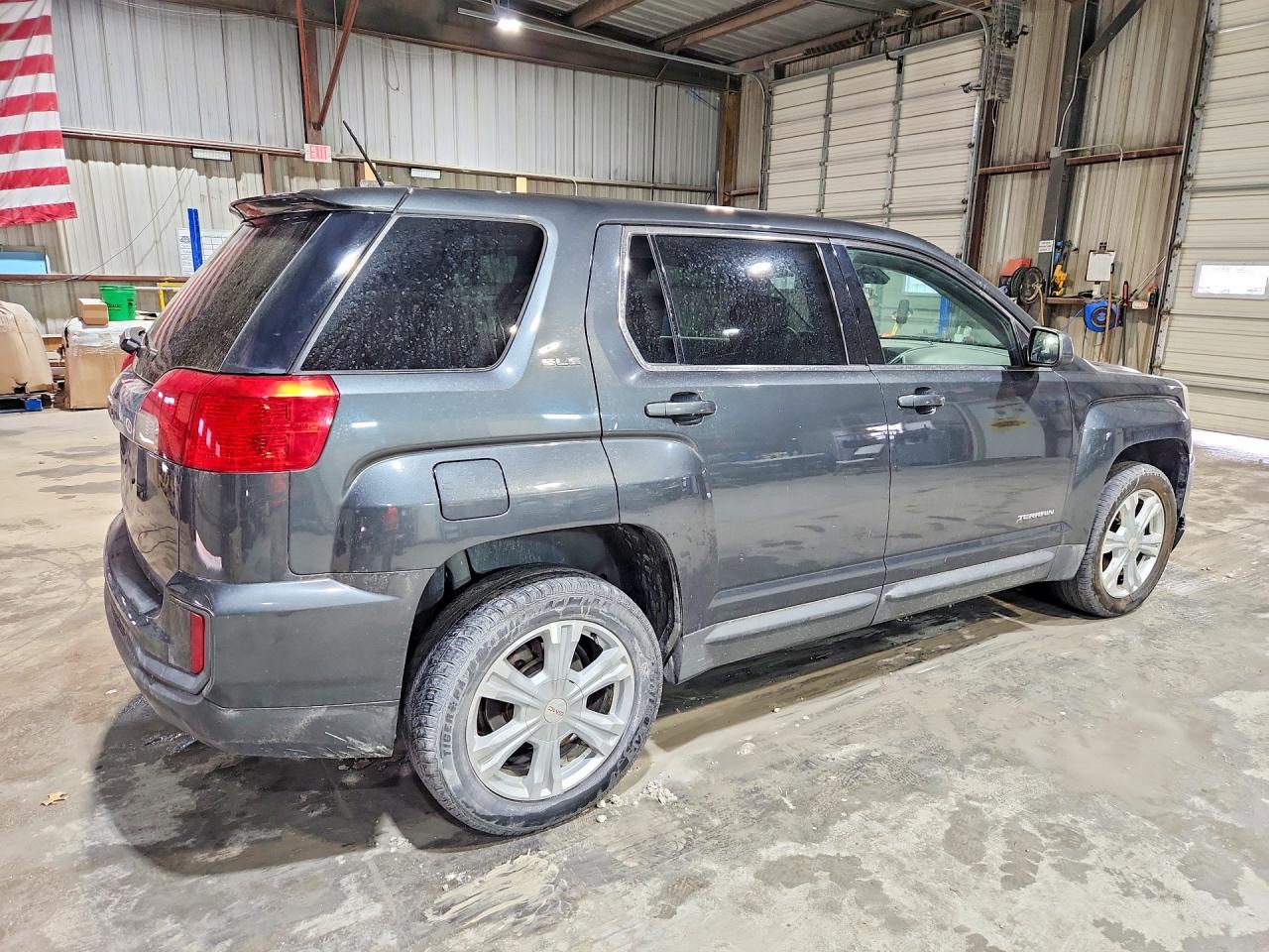 2017 GMC TERRAIN SLE photo 3