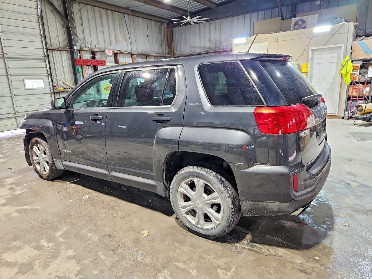 2017 GMC TERRAIN SLE photo 2
