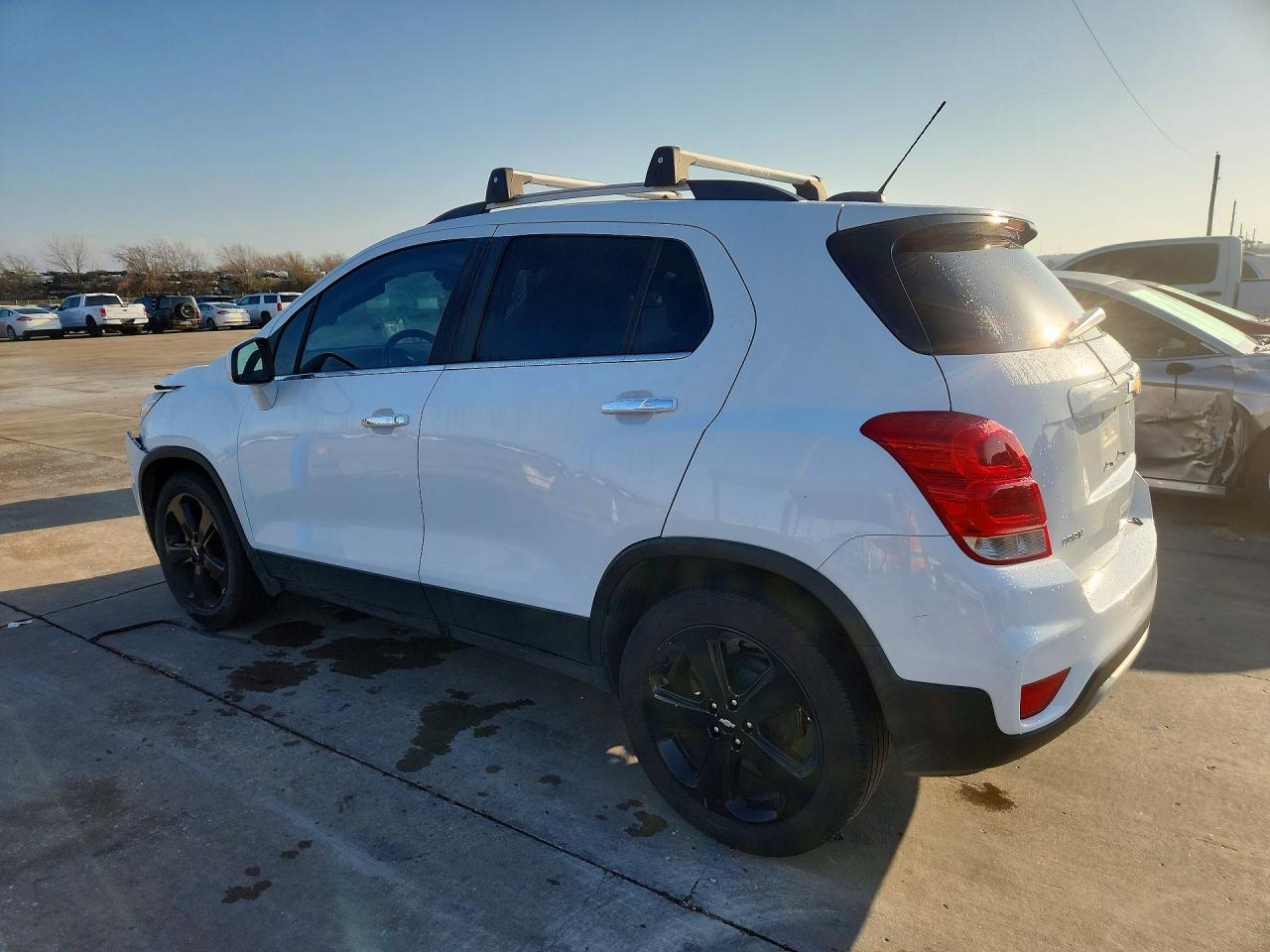 2018 CHEVROLET TRAX 1LT photo 2
