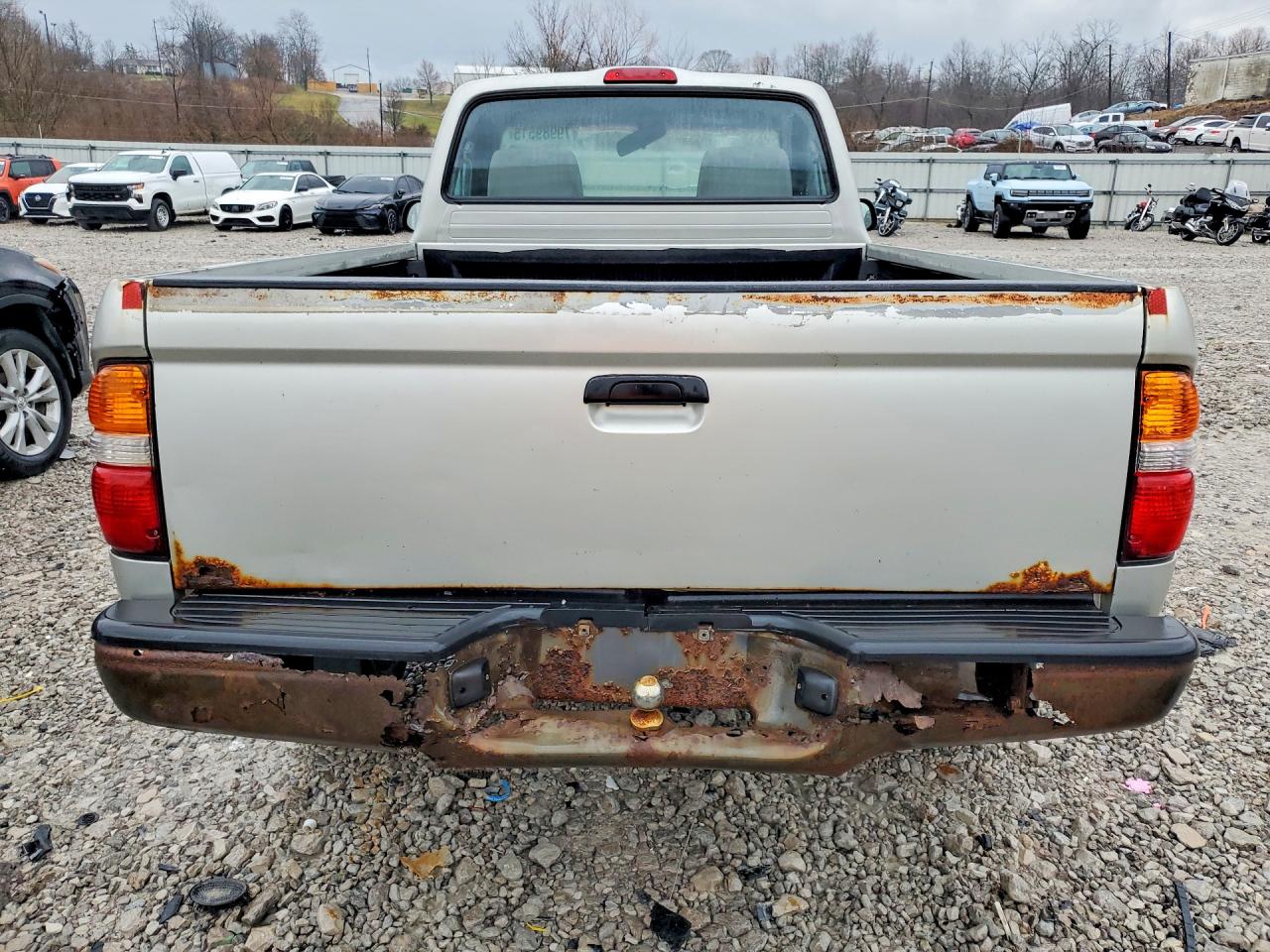 2001 TOYOTA TACOMA BASE photo 11