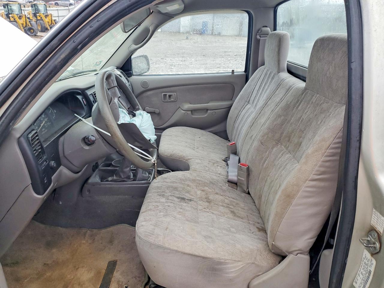2001 TOYOTA TACOMA BASE photo 13