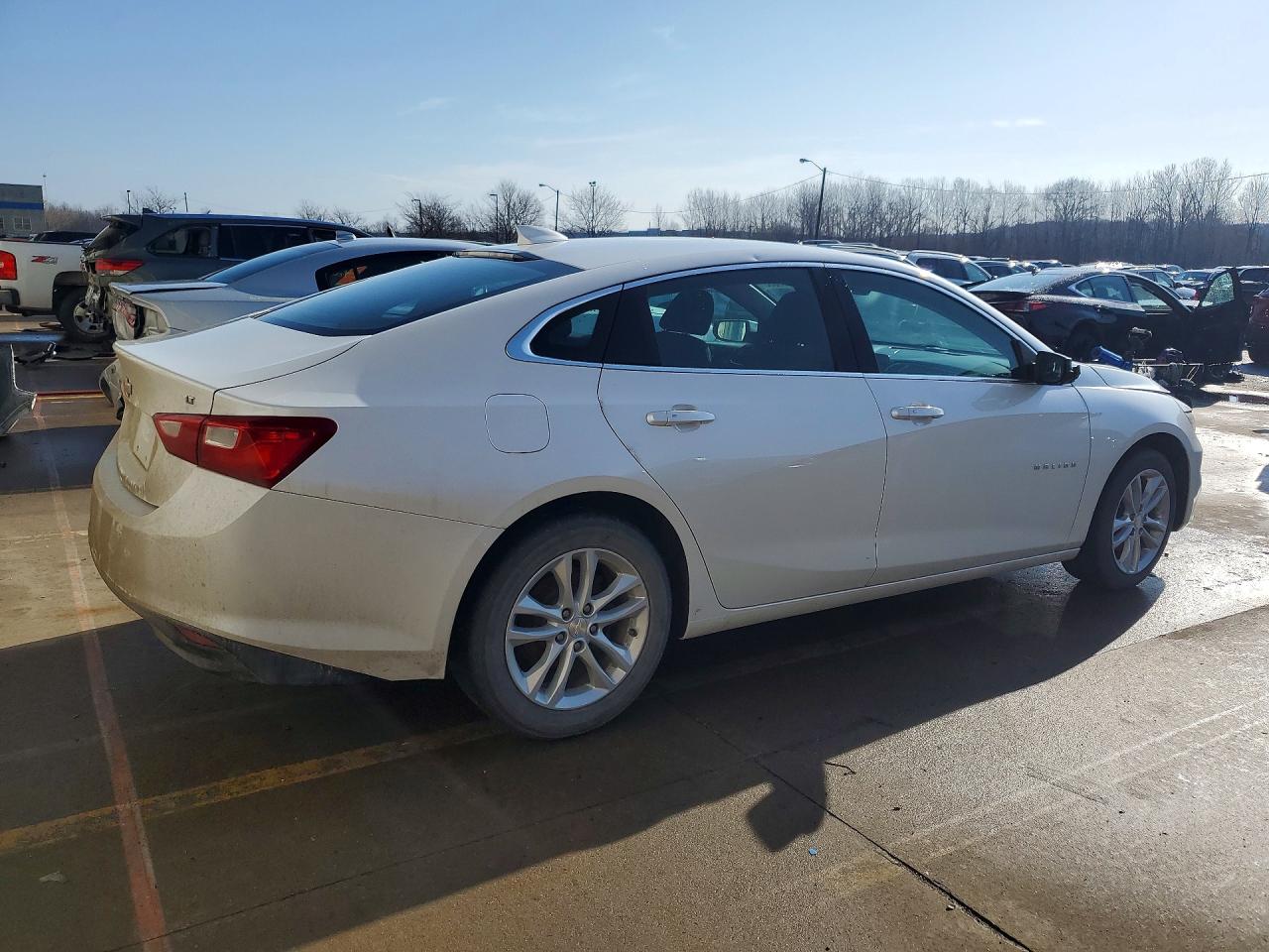 2017 CHEVROLET MALIBU LT photo 3
