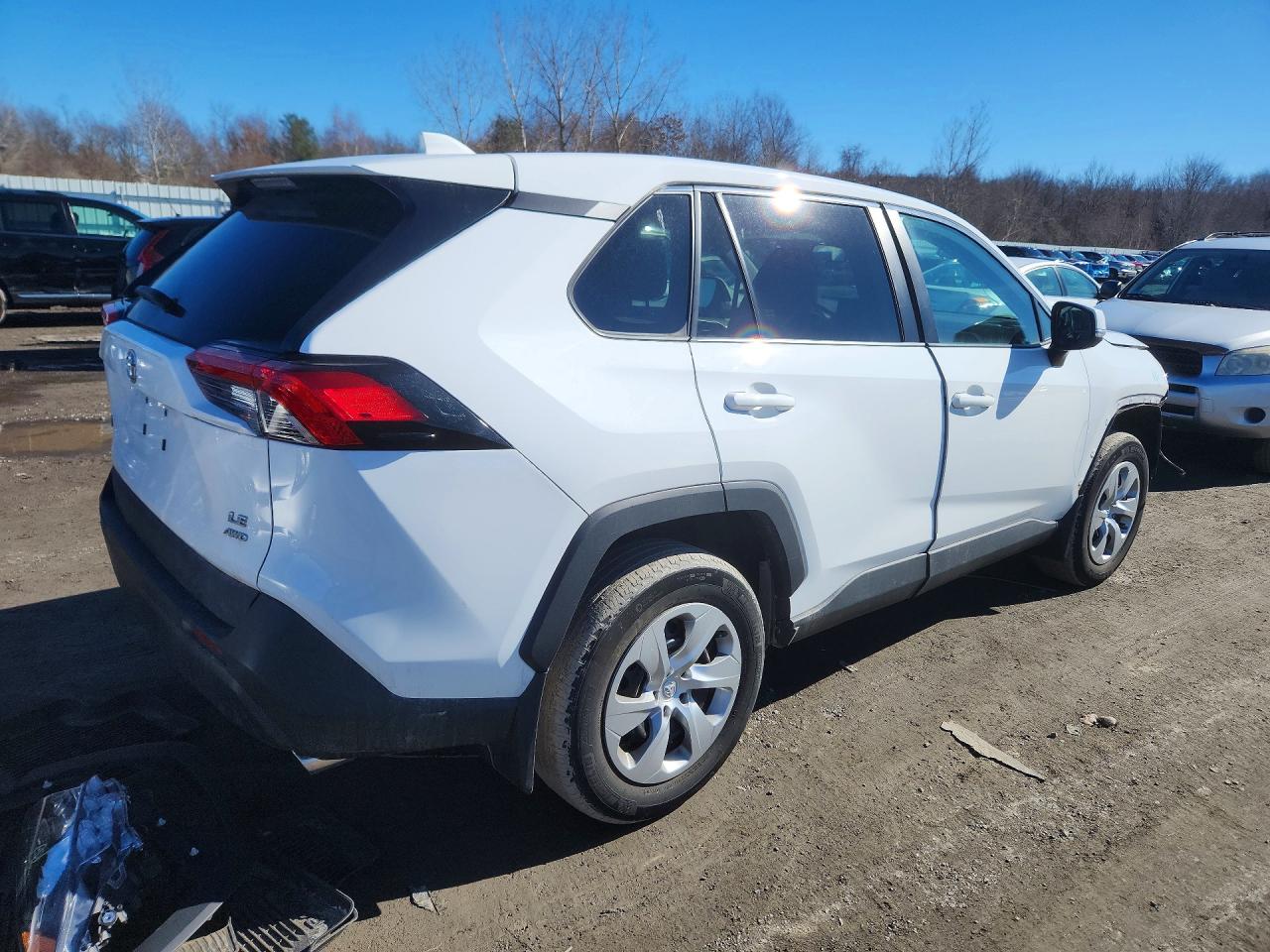 2022 TOYOTA RAV4 LE photo 5