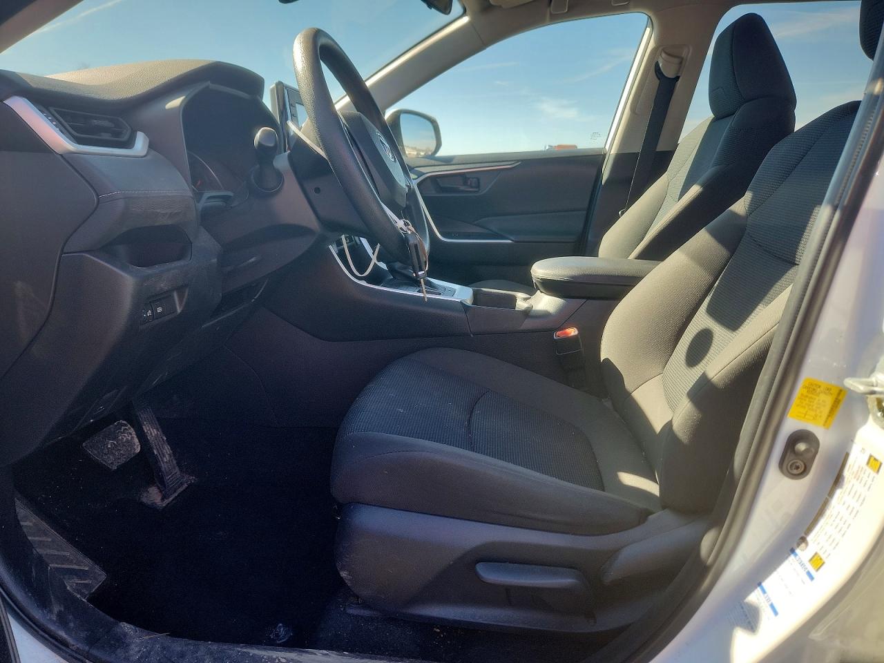 2022 TOYOTA RAV4 LE photo 13