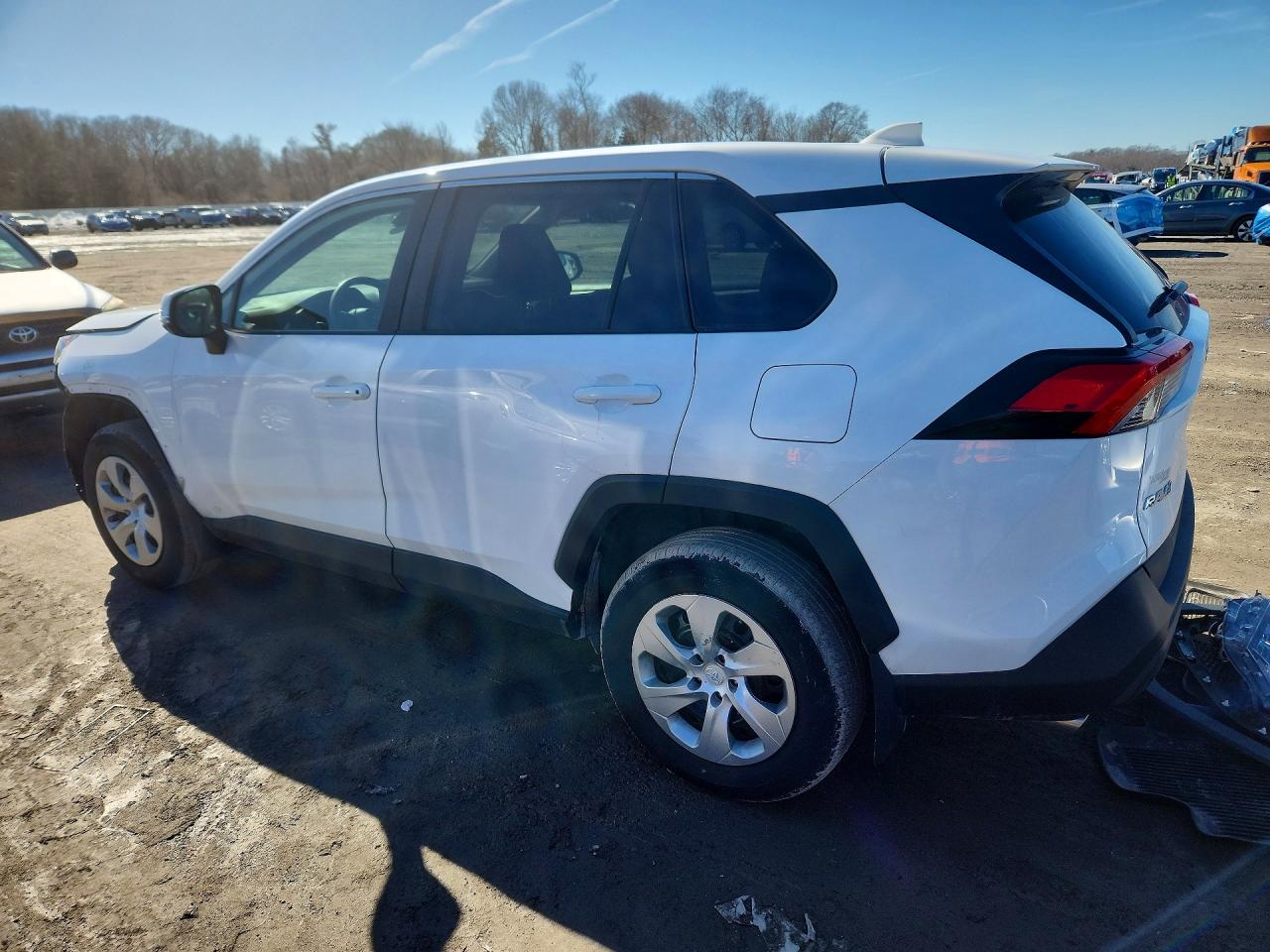 2022 TOYOTA RAV4 LE photo 3