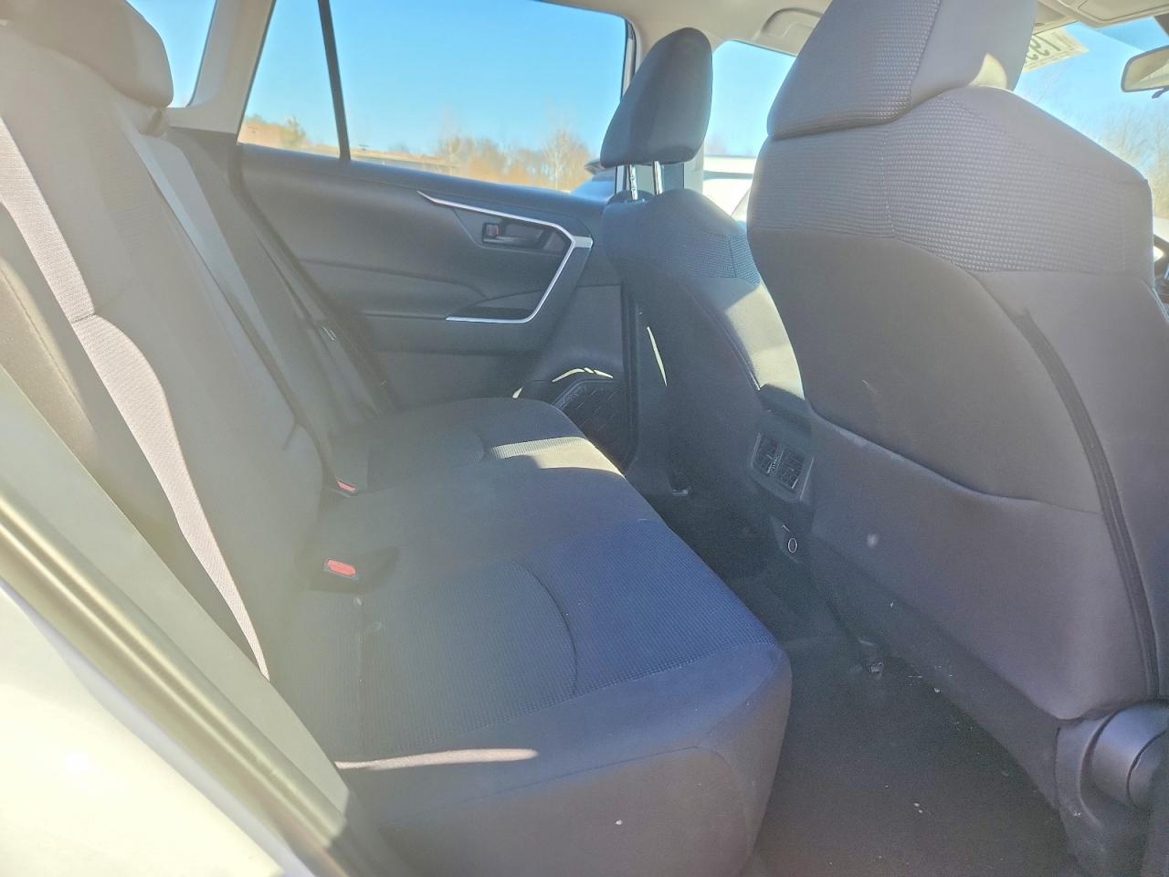 2022 TOYOTA RAV4 LE photo 21
