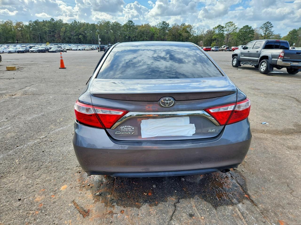 2016 TOYOTA CAMRY SE photo 11