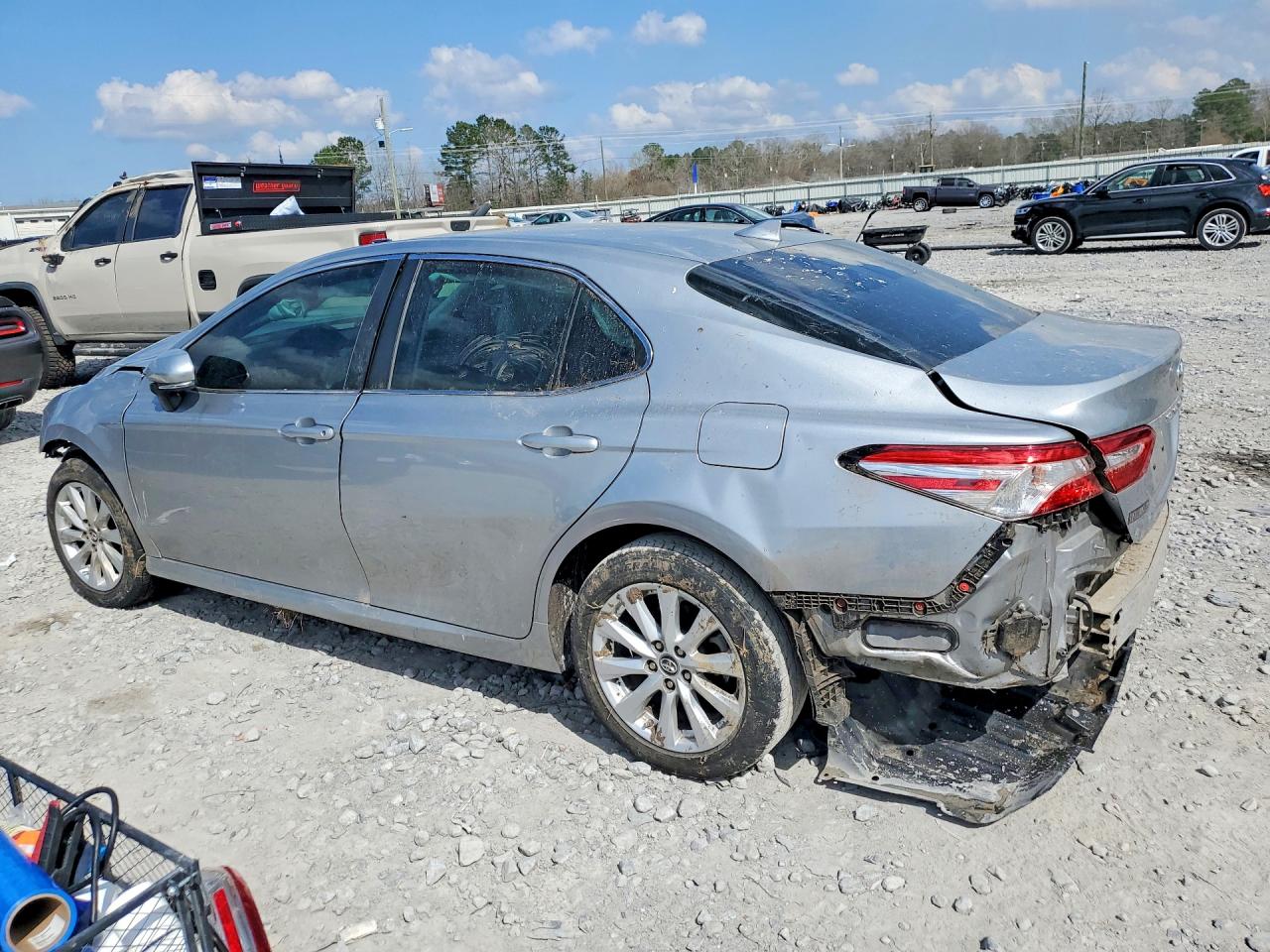 2019 TOYOTA CAMRY LE photo 3