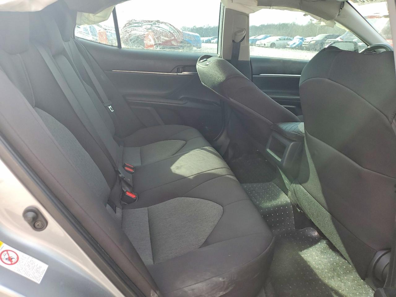 2019 TOYOTA CAMRY LE photo 19