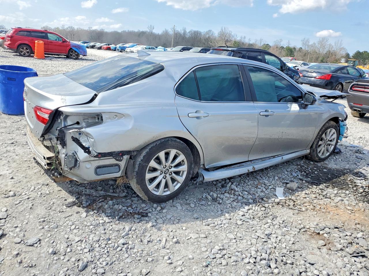 2019 TOYOTA CAMRY LE photo 5