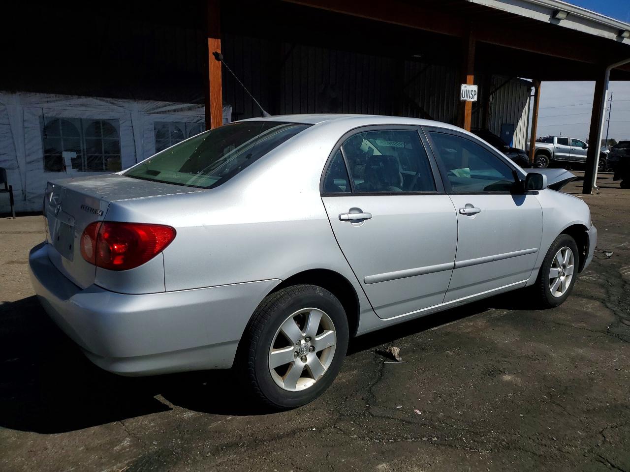 2005 TOYOTA COROLLA LE photo 3