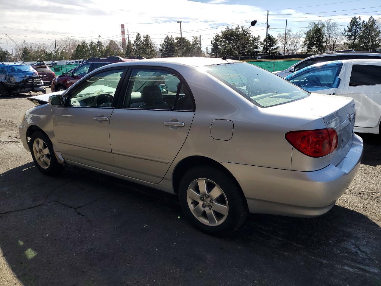 2005 TOYOTA COROLLA LE photo 2