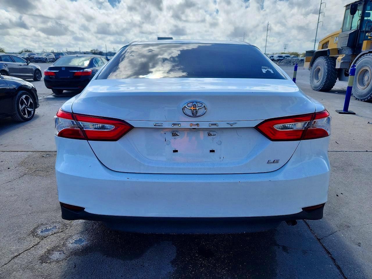 2018 TOYOTA CAMRY LE photo 16
