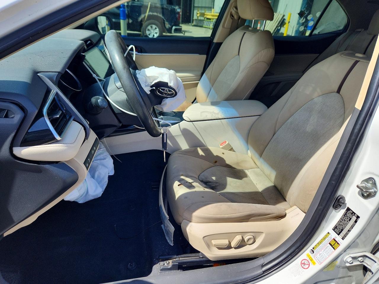 2018 TOYOTA CAMRY LE photo 19