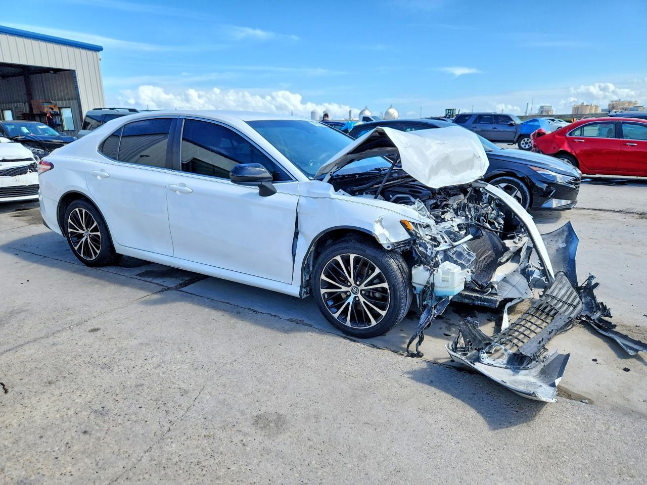 2018 TOYOTA CAMRY LE photo 10