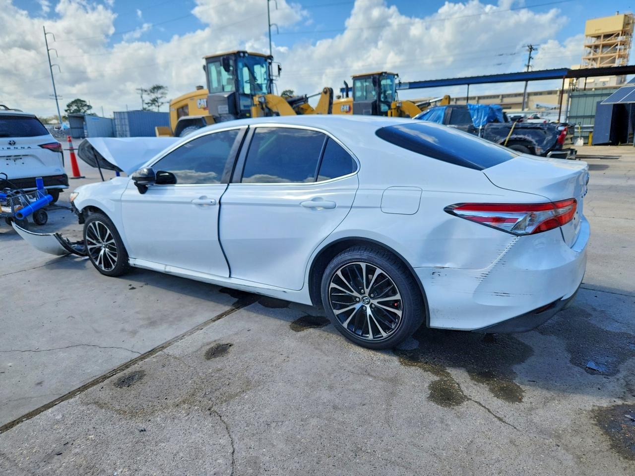 2018 TOYOTA CAMRY LE photo 4