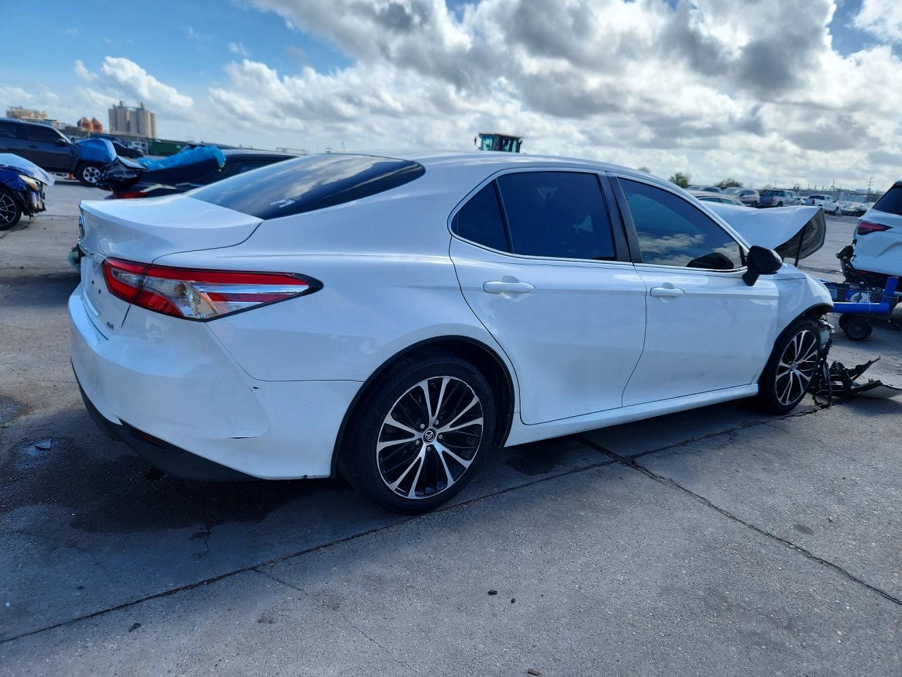 2018 TOYOTA CAMRY LE photo 7