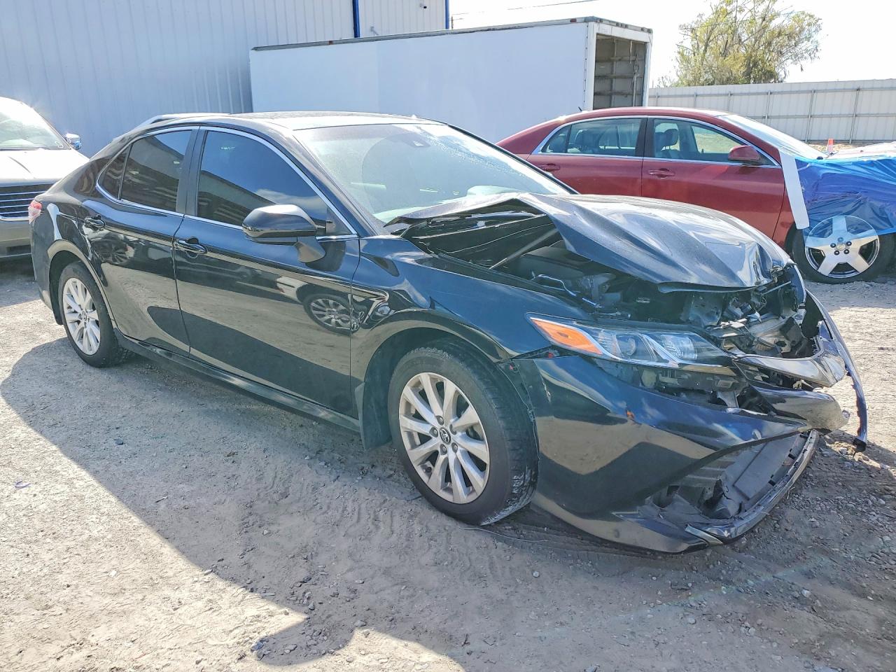 2018 TOYOTA CAMRY LE photo 4