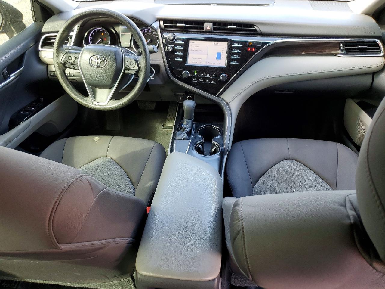 2018 TOYOTA CAMRY LE photo 8
