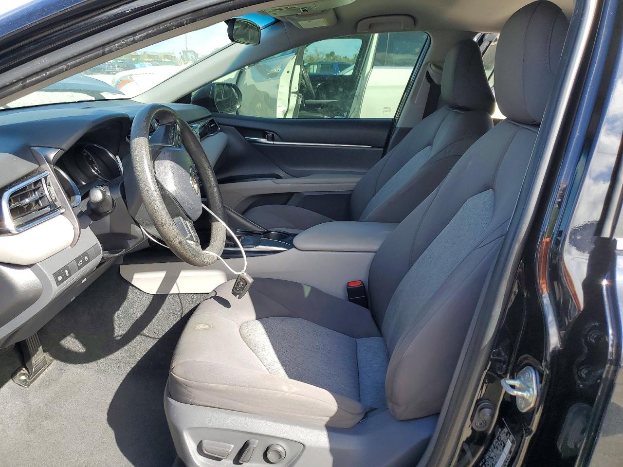 2018 TOYOTA CAMRY LE photo 7