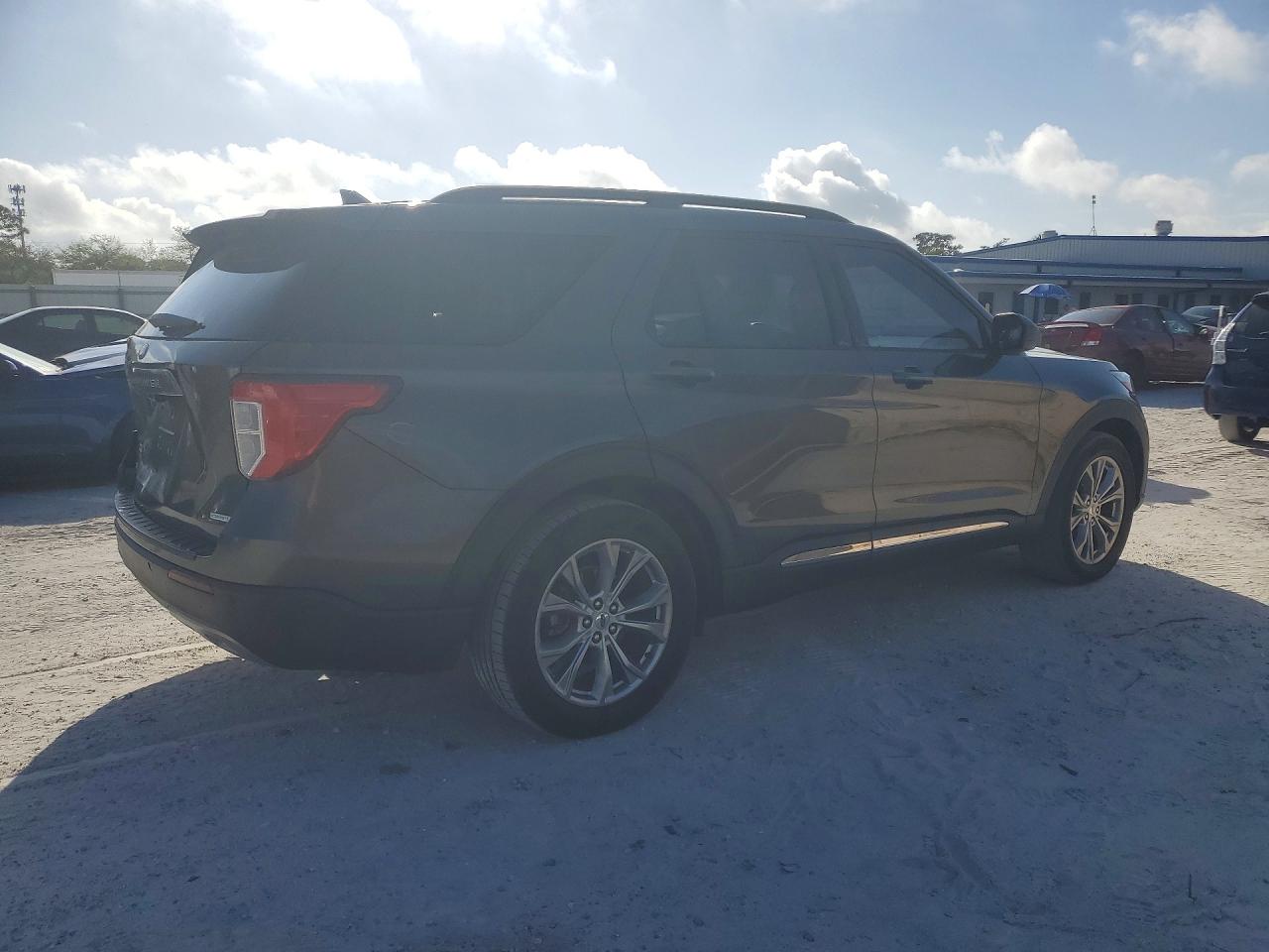 2020 FORD EXPLORER XLT photo 5