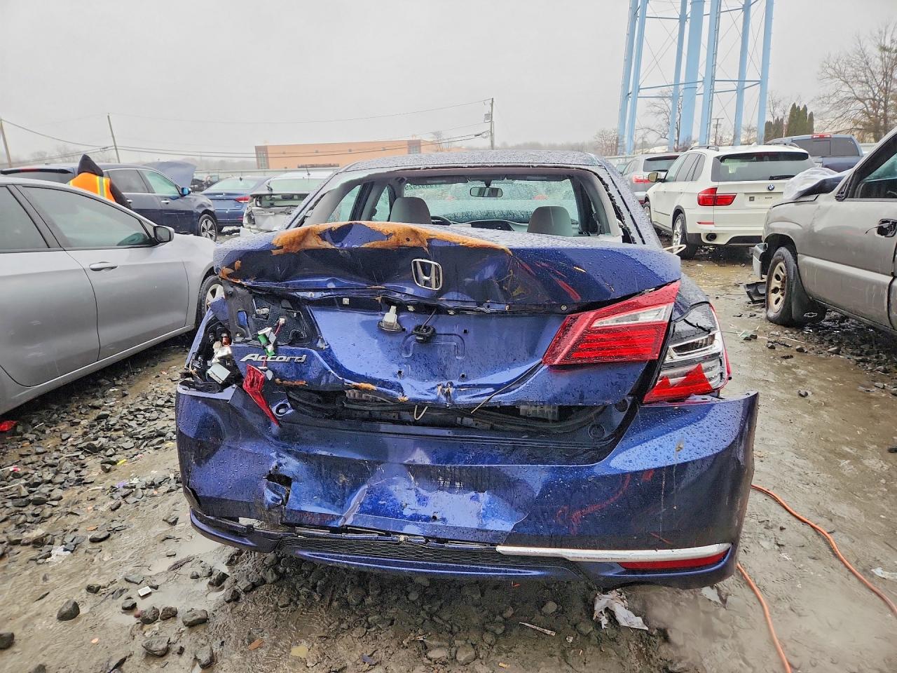 2017 HONDA ACCORD LX photo 6
