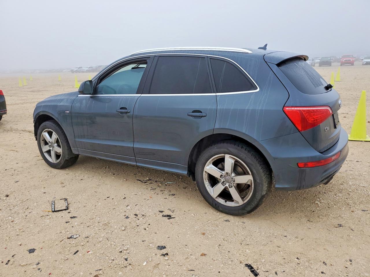 2011 AUDI Q5 PREMIUM PLUS photo 3