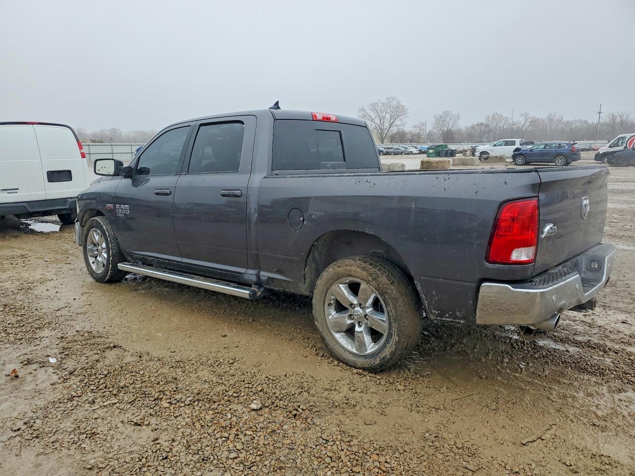 2019 RAM 1500 CLASSIC SLT photo 2