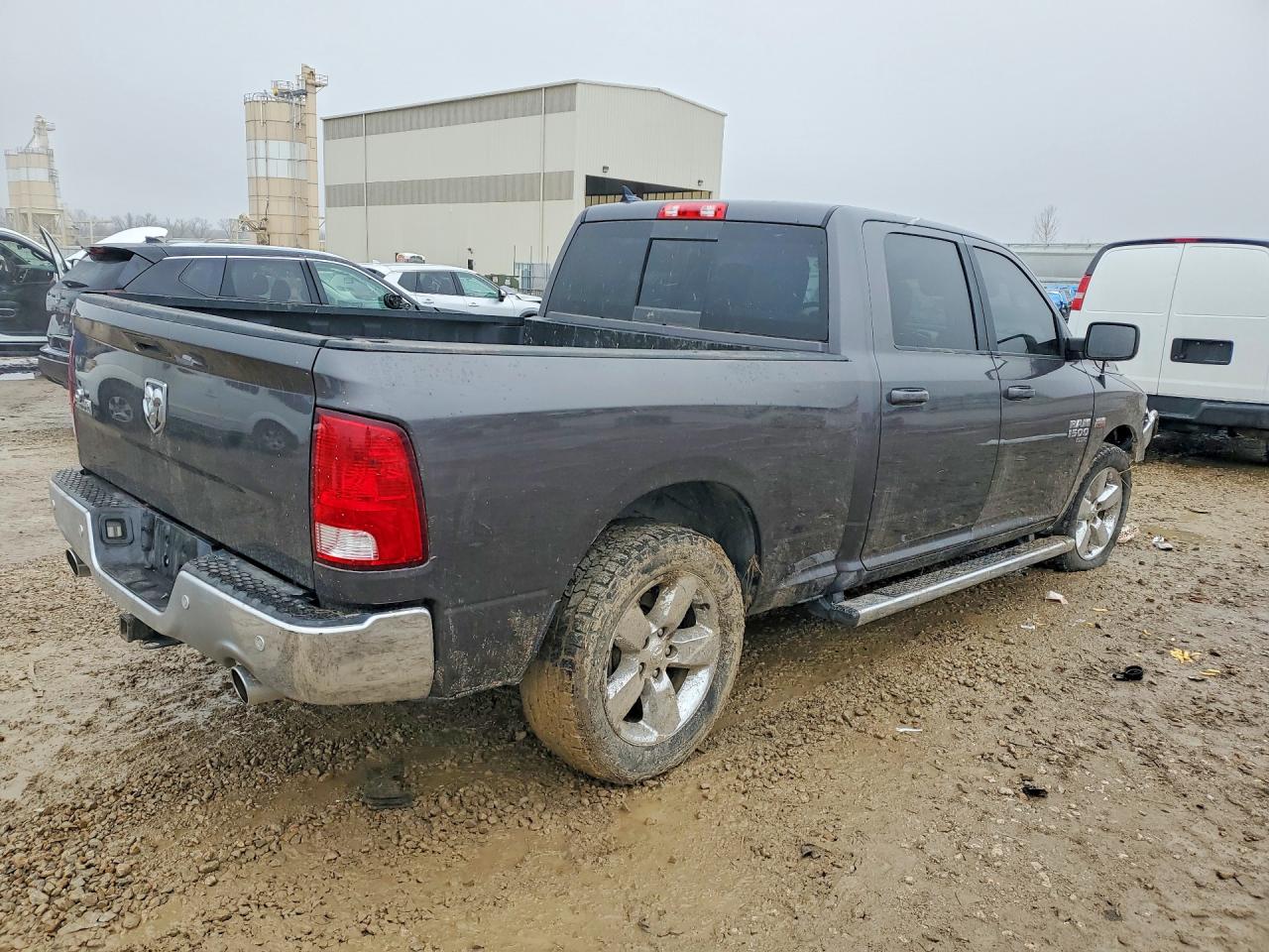 2019 RAM 1500 CLASSIC SLT photo 3