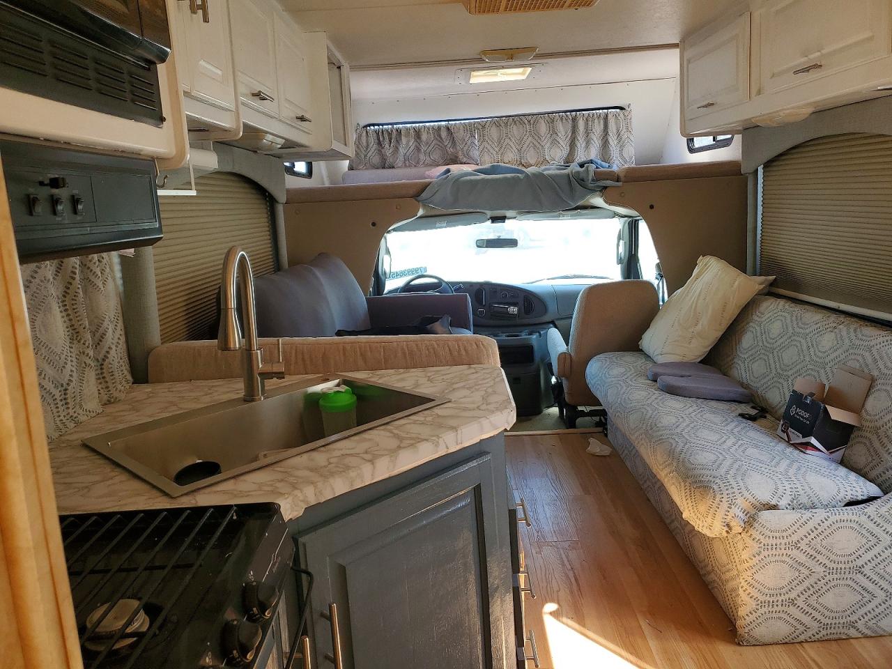 2004 THOR CHATEAU SPORT 29A photo 9