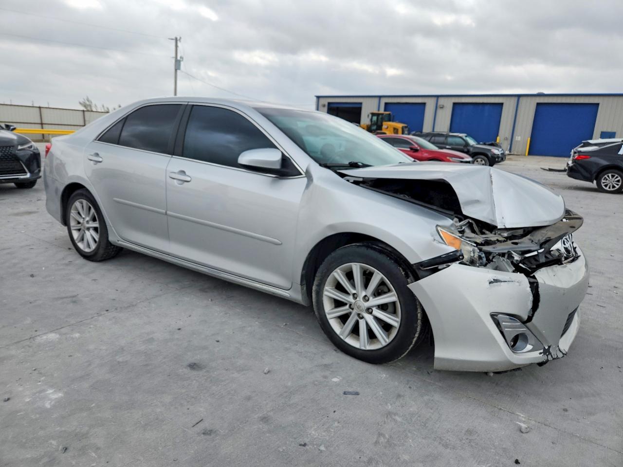 2014 TOYOTA CAMRY XLE V6 photo 4